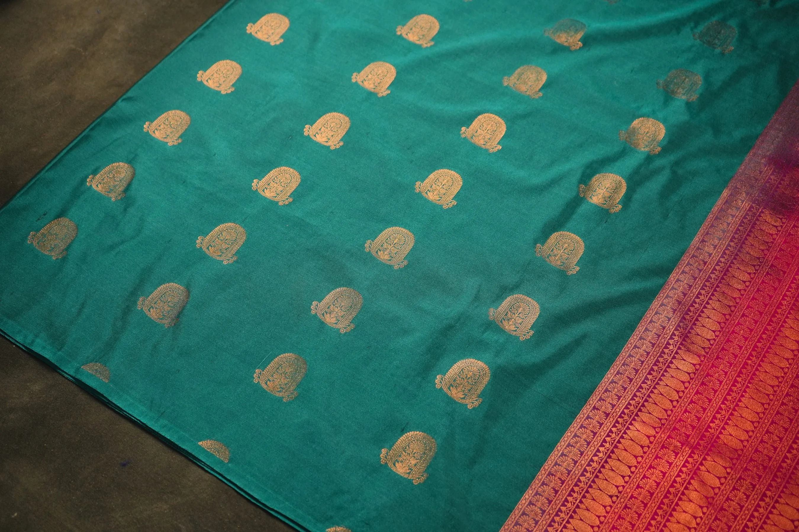 Elegant Borderless Kanchipuram Blend Silk Saree - Traditional Redefined