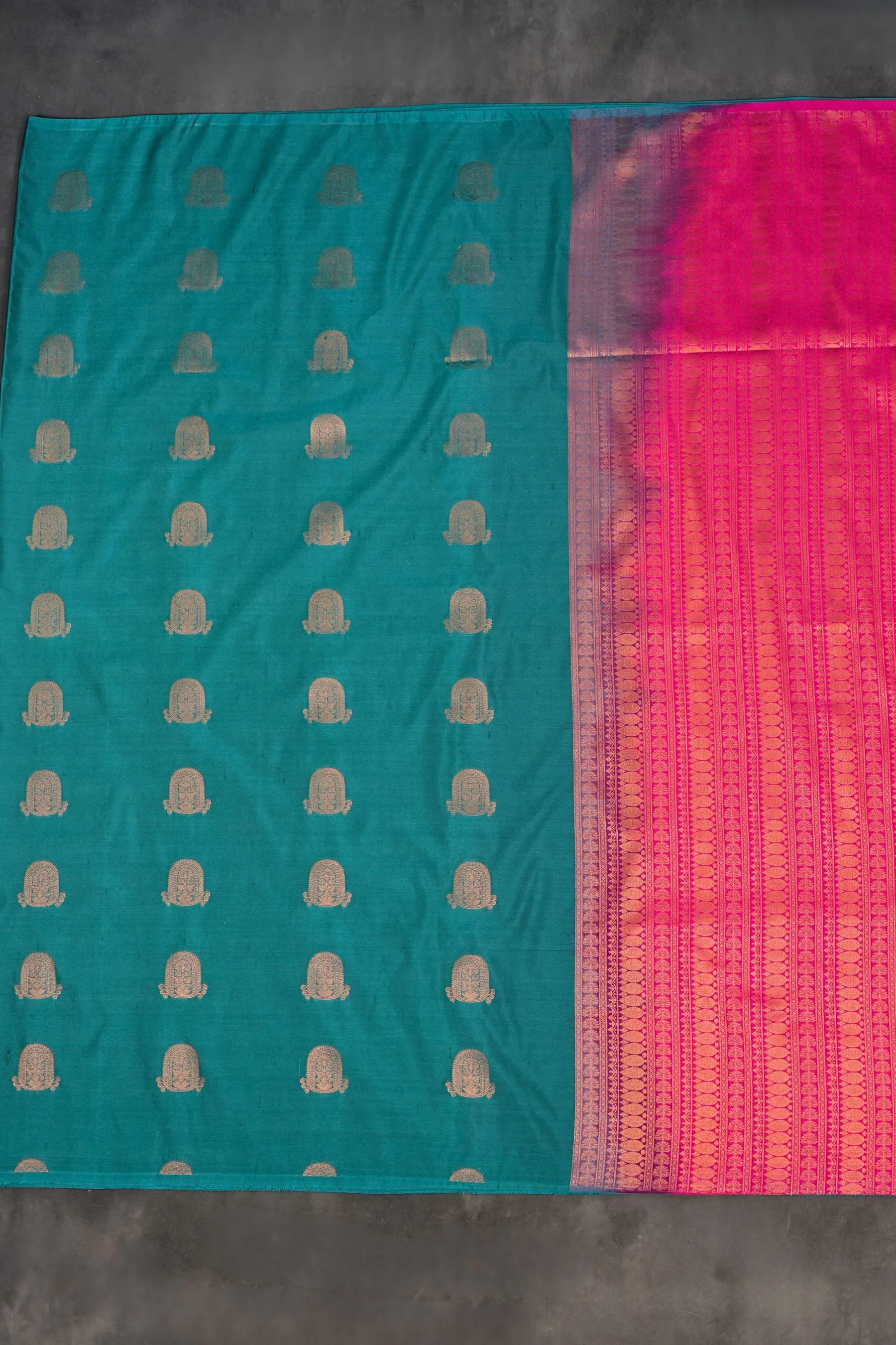 Elegant Borderless Kanchipuram Blend Silk Saree - Traditional Redefined