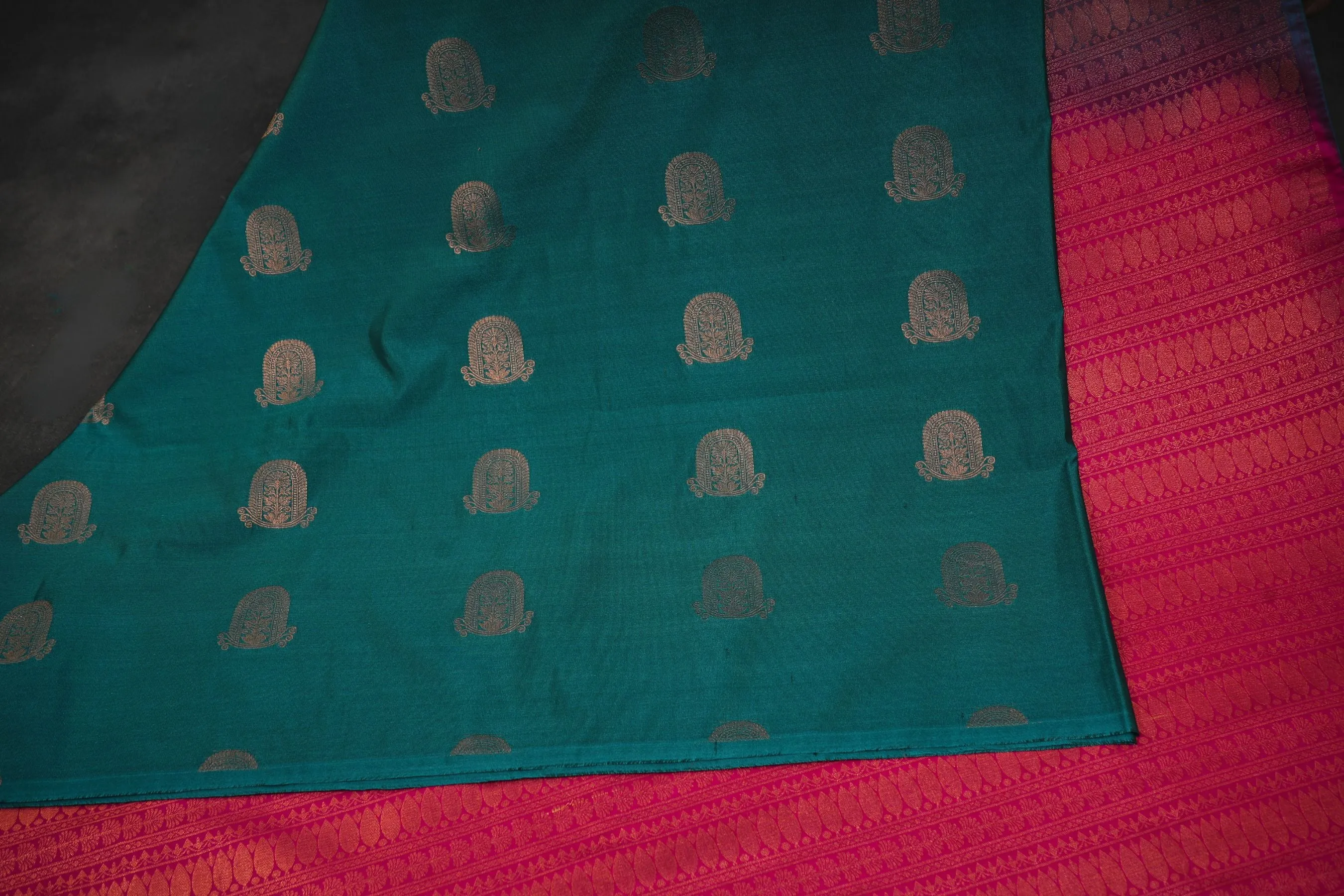 Elegant Borderless Kanchipuram Blend Silk Saree - Traditional Redefined
